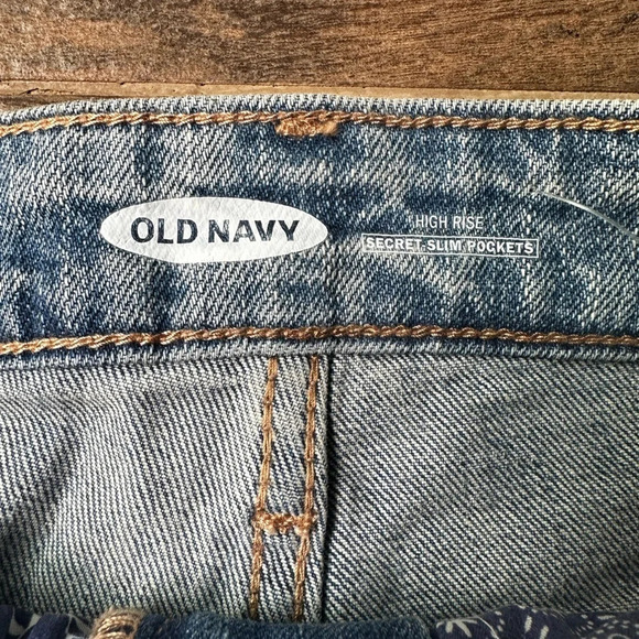 Old Navy High Rise Distressed Denim Shorts - Women’s Size 4 New with Tags - Picture 4 of 5